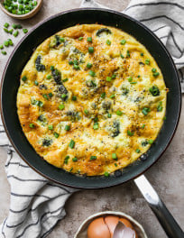 Canned tuna frittata with broccoli in a pan.