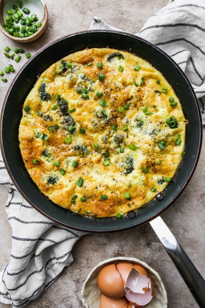 Canned tuna frittata with broccoli in a pan.