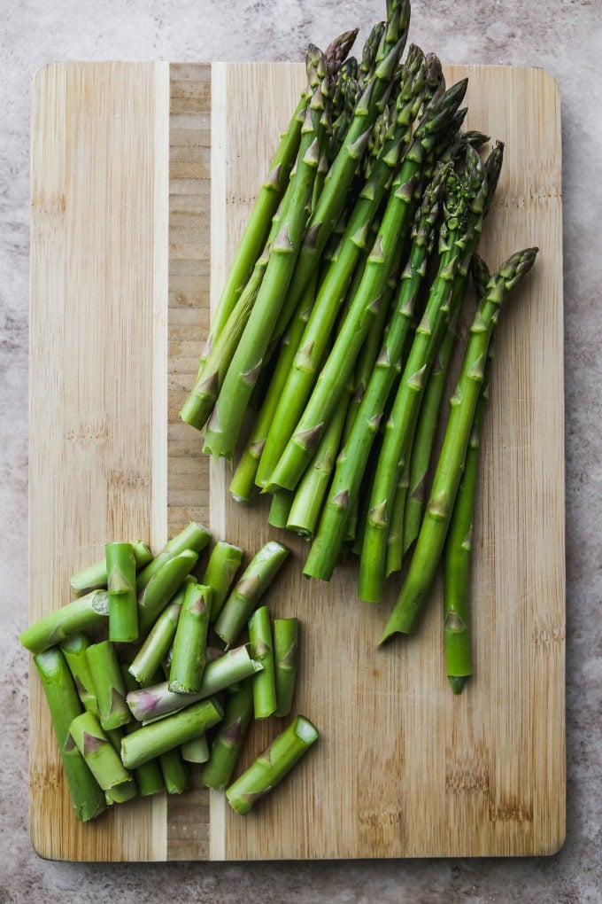 Asparagus with woody ends broken off.