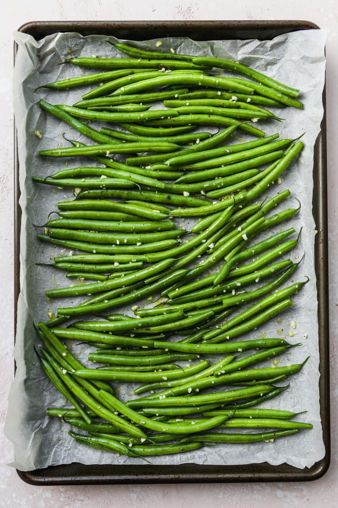 Green beans on pan tossed in olive oil and garlic.