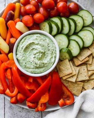New Recipe ✨ 5-minute Cottage Cheese Dip! This savory dip is packed with protein and made with fresh herbs, like chives and parsley. 

It's perfect for a quick appetizer idea, or you can keep it in the fridge to enjoy as a snack for the week. Pair it with raw veggies, crackers, chips, or even as a sandwich spread 💚

Full recipe on the blog - clickable link in bio!

https://www.walderwellness.com/herbed-cottage-cheese-dip/
